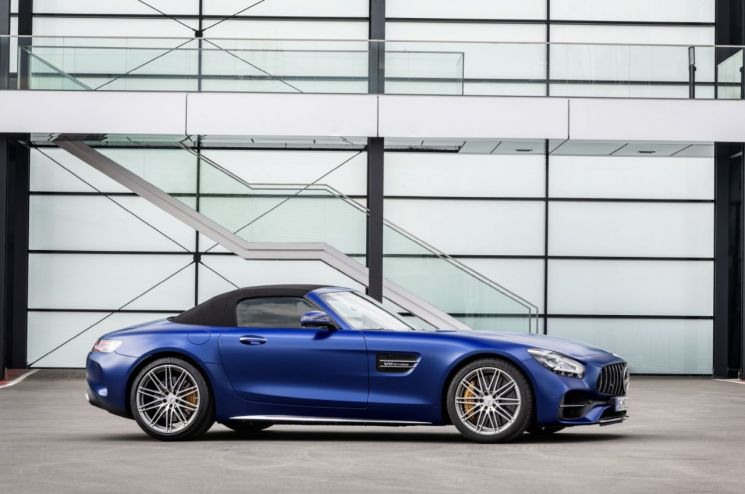 벤츠, 정통 오픈탑 스포츠카 '더 뉴 AMG GT C 로드스터' 출시
