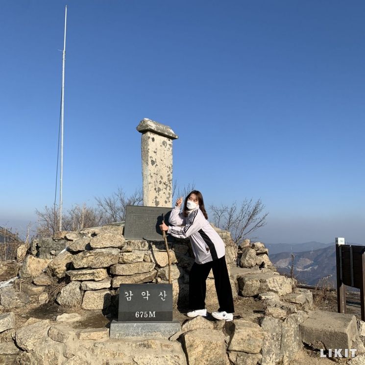 파주 감악산비