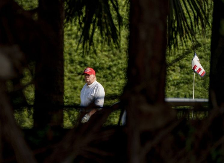 트럼프 대통령은 28일에도 골프장으로 향했다. [이미지출처=AP연합뉴스]