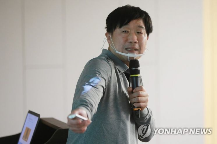 서민 "삼권분립 가뿐히 밟아…180석이라 보이는 게 없나"