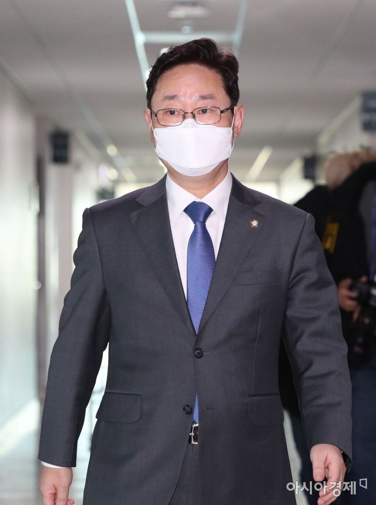 박범계 신임 법무부 장관, ‘검찰개혁 완수’ 사명 이뤄낼까