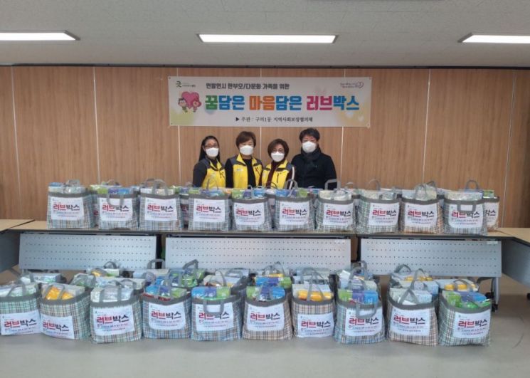 [포토]박주희콜렉션 겨울의류 1000여 점 자양3동 기부 