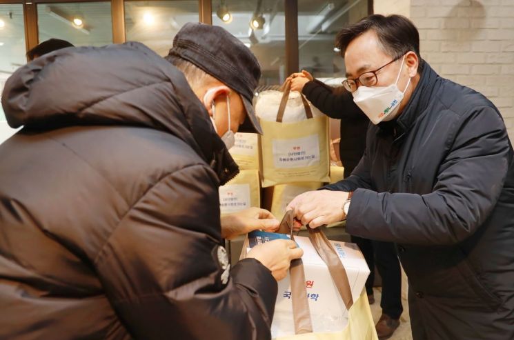 [포토]유성훈 금천구청장, 새해 첫날 공식일정 민생현장서 시작
