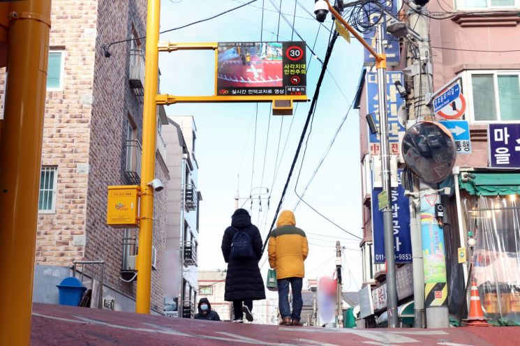 구로구, 학교 앞 교통 사각지대에 ‘스마트 알림이’ 설치