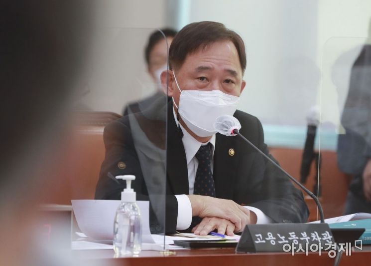 [포토] 답변하는 박화진 차관