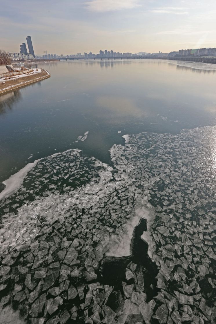"미친 듯, 변기물 얼었어" 추위 인증샷…'얼었어'의 계절이 왔습니다