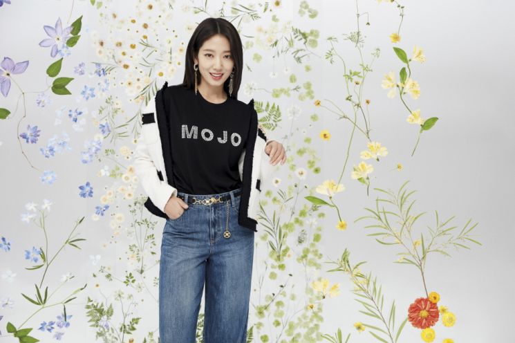 봄을 부르는 박신혜