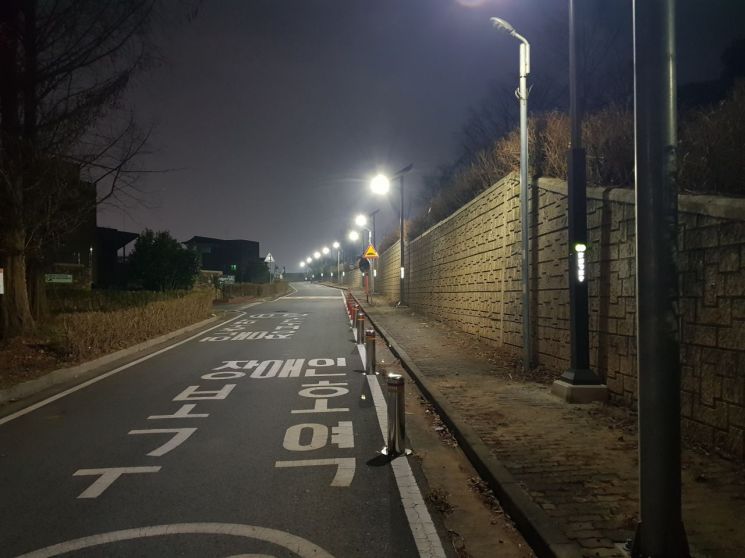 광주 북구, 학교·농촌마을 등 4곳에 태양광가로등 42본 설치