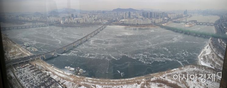 [포토] '북극 한파'에 꽁꽁 언 한강
