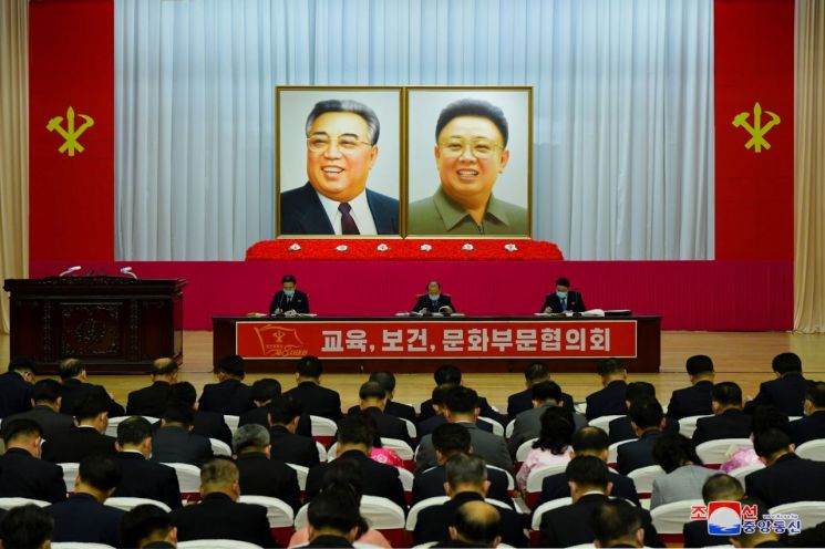 시진핑 "한반도문제 정치적 해결 방향 견지…김정은 총비서 추대 축하"