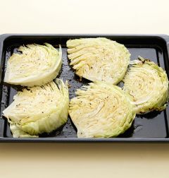 「오늘의 레시피」 양파 소스를 곁들인 양배추구이