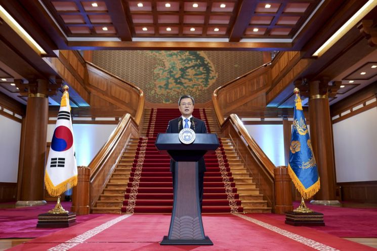 공은 文대통령으로…'사면의 정치학' 어떻게 풀까 