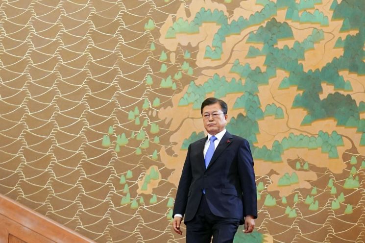 공은 文대통령으로…'사면의 정치학' 어떻게 풀까 