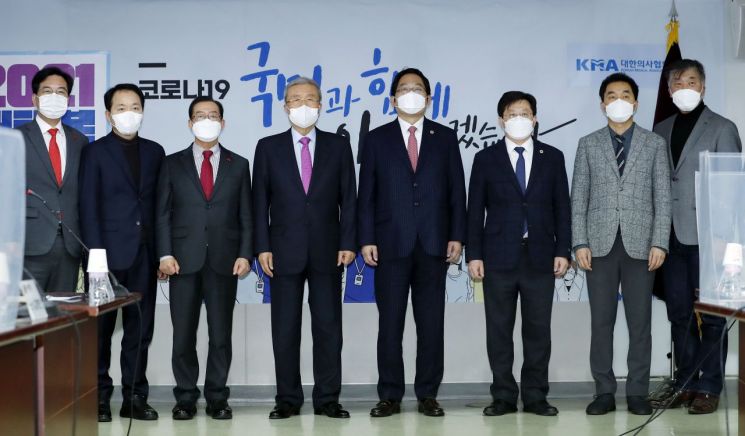 김종인 “정부, 코로나 정치적 이용…경제 어려운 환경 처해”