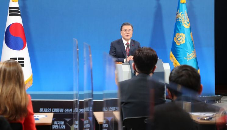 [文 기자회견] "韓日 과거사 문제, 외교 해법 앞서 피해자가 동의해야"