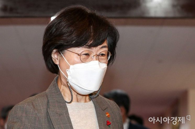 [포토]국무회의 참석한 정영애 여가부 장관