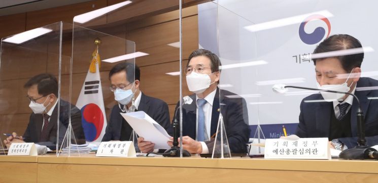 정부 "코로나 백신 부작용 국가가 부담"…피해보상체계 구축