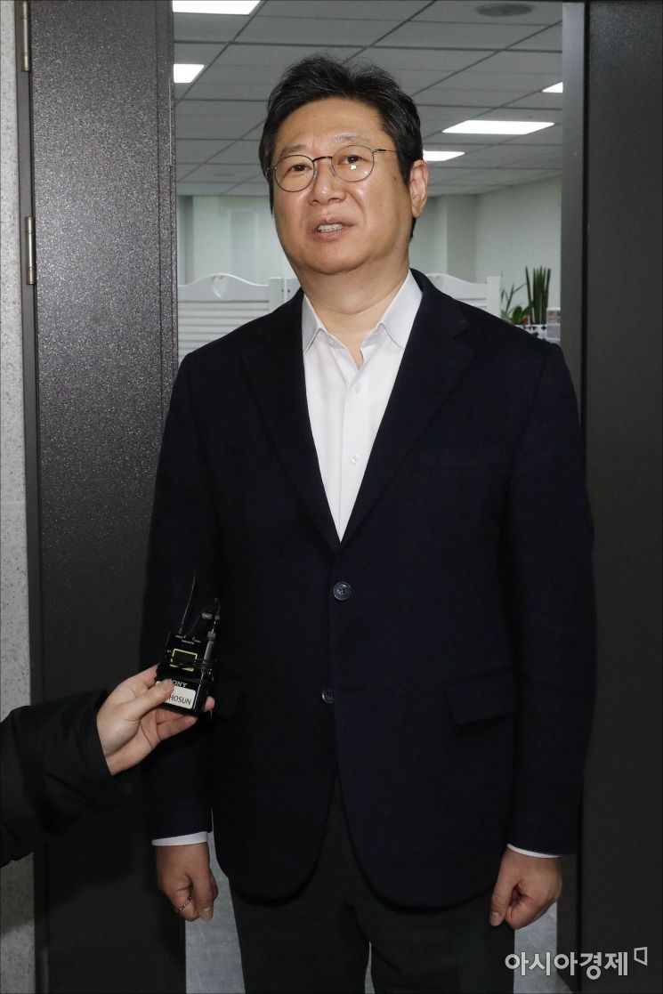 문재인 대통령이 3개 부처에 대한 개각을 단행한 20일 국회 의원회관에서 문화체육관광부 장관으로 내정된 황희 더불어민주당 의원이 소감을 밝히고 있다./윤동주 기자 doso7@