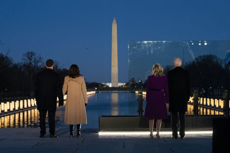 Biden, inaugurated today… “I need to remember those who left the light in the dark”