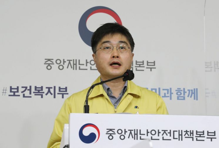 정부 "백신여권 도입여부 검토…방대본·중수본 논의중"