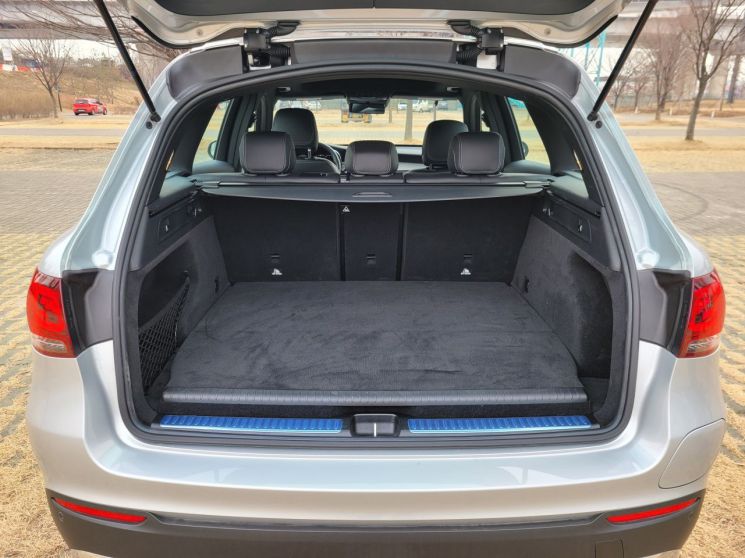 벤츠 GLC 300 e 트렁크