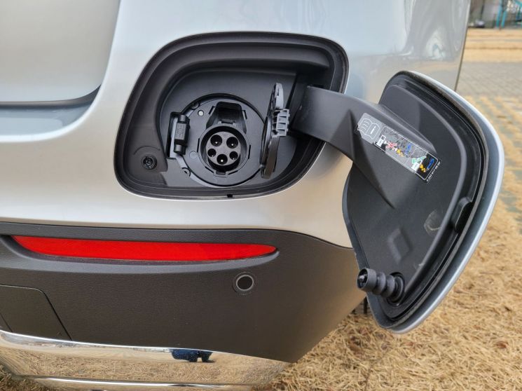 벤츠 GLC 300 e 충전플러그