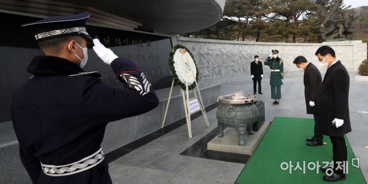 [포토] 김진욱 공수처장, 현충원 참배