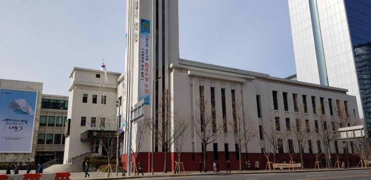 [단독]서울시의회 A 위원장 확진자와 밀접접촉 의원회관 방역 비상
