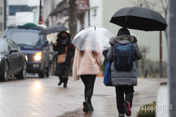 [내일날씨]곳곳에 눈·비…추위 '주춤', 미세먼지 '나쁨'