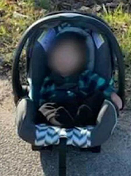미국 텍사스 휴스턴 길에 버려진 아기. 사진=페이스북 갈무리.