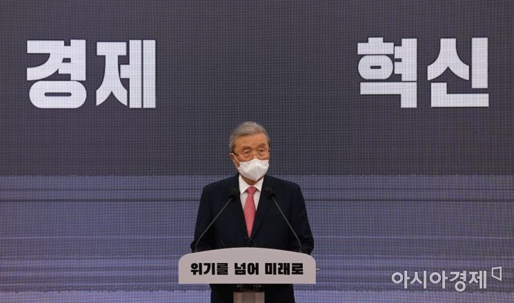 [포토] 신년 기자회견 갖는 김종인 비대위원장