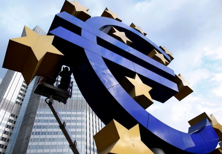 ECB 금리인하 가능성 시사에 유럽증시 폭락..."필요시 0% 아래도 가능"