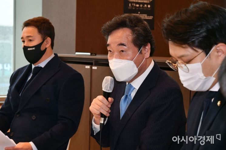 이낙연 더불어민주당 당대표가 28일 서울 구로구 경인로 한 피트니스센터에서 열린 코로나19 피해 지원을 위한 체육계 간담회에서 모두발언 하고 있다./윤동주 기자 doso7@