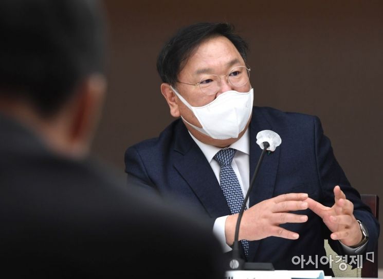 김태년 더불어민주당 원내대표가 28일 서울 중구 대한서울상공회의소에서 열린 더불어민주당 규제혁신추진단-대한상의 정책간담회에 참석, 인사말을 하고 있다./국회사진기자단