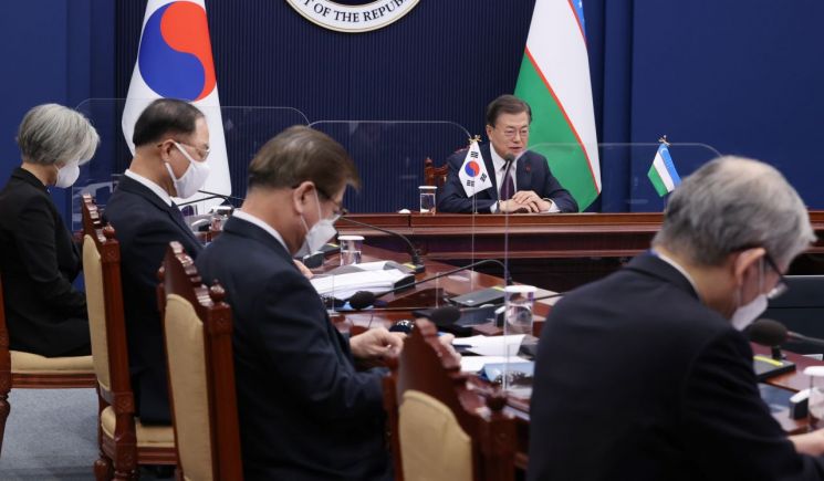 한국-우즈벡, 화상 정상회담…신북방 최초 무역협정 협상 개시 