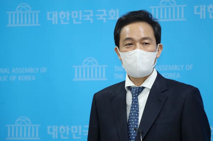 우상호 “서울시장 선거 이기려면 열린민주당과 손 잡아야”