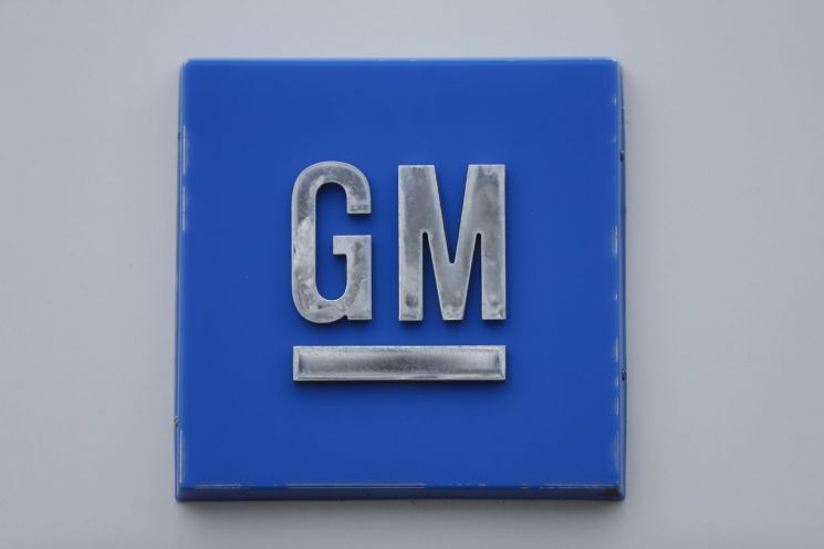 테슬라 잡는다…GM, 전기차업체로 변신 예고  