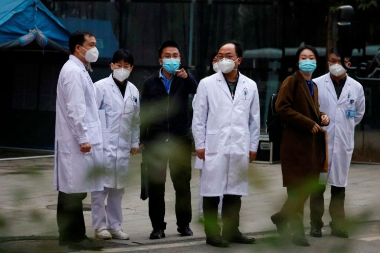WHO 전문가 팀, 중국 외교부 우한 방문 “우한 연구소, 화난 시장 등 방문”