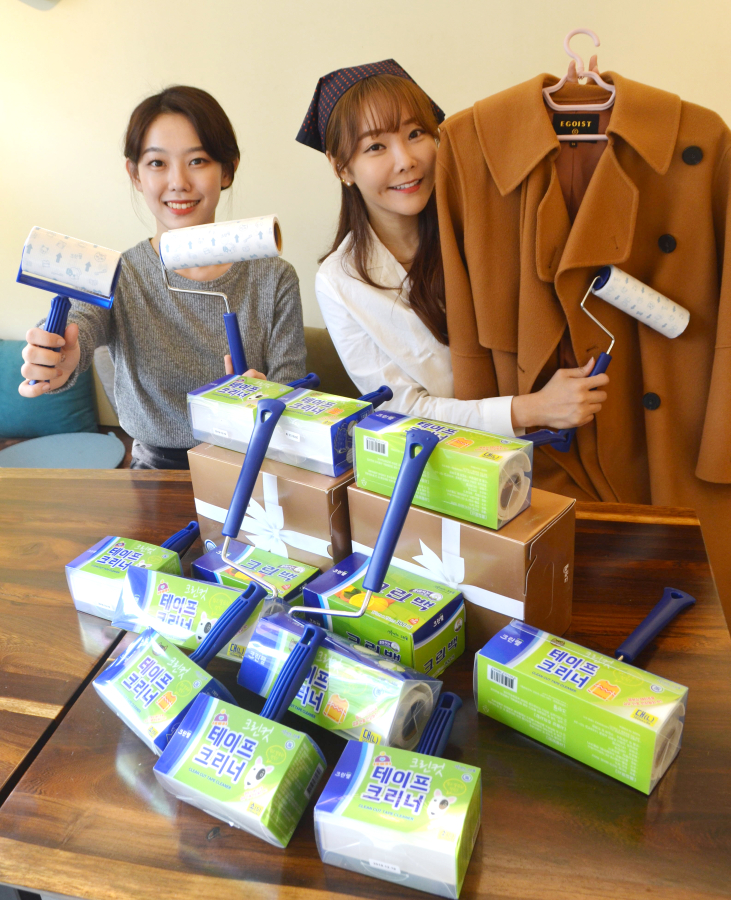 생활용품 기업 크린랲은 ‘크린컷 테이프 크리너’는 코로나 19 대유행으로 거리두기 2.5 단계까지 올라간 지난해 4분기 전분기 대비 99% 판매량이 증가했다고 밝혔다. 사진 = 크린랲 제공