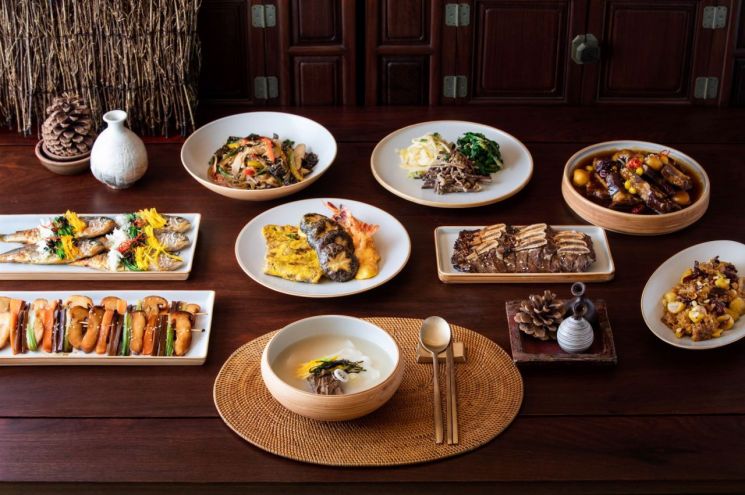 '호텔 예약' 특수는 특수인데…웃지 못하는 특급호텔