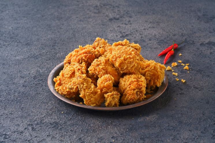 BBQ, 핫황금올리브치킨 출시 9개월 만에 250만개 판매 