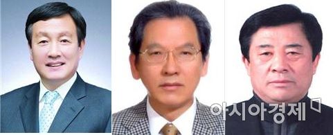 제25회 김천시문화상 수상자. 왼쪽부터 교육문화체육 이경근 김천고 교장, 사회복지경제부문 정재춘 김천시노인종합복지관장, 지역개발부문 정해준 경일건설 대표.