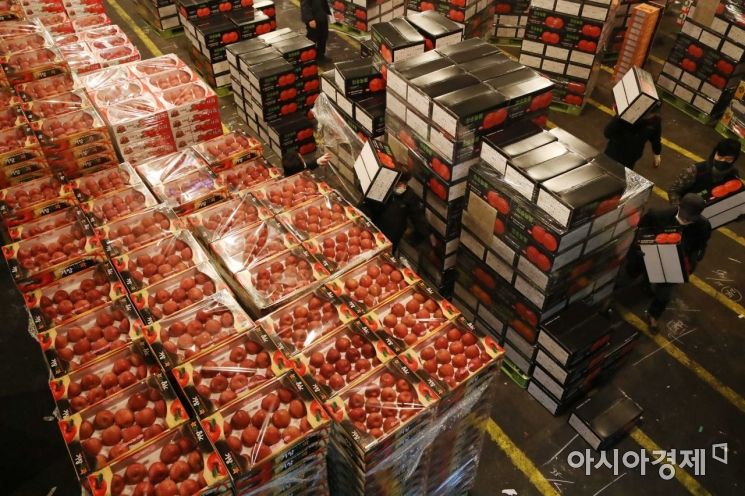 [포토]설날 앞두고 바쁜 가락동 농수산물도매시장 