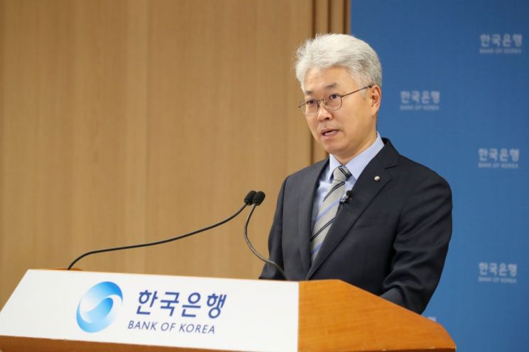 박양수 한국은행 경제통계국장이 5일 오전 서울 중구 한국은행에서 2020년 12월 국제수지(잠정)의 주요 특징을 설명하고 있다.