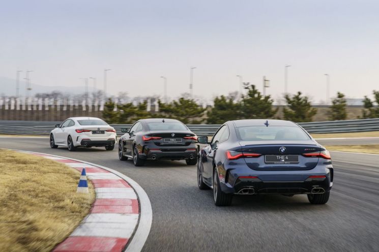 BMW 뉴 4시리즈 쿠페 뒷모습