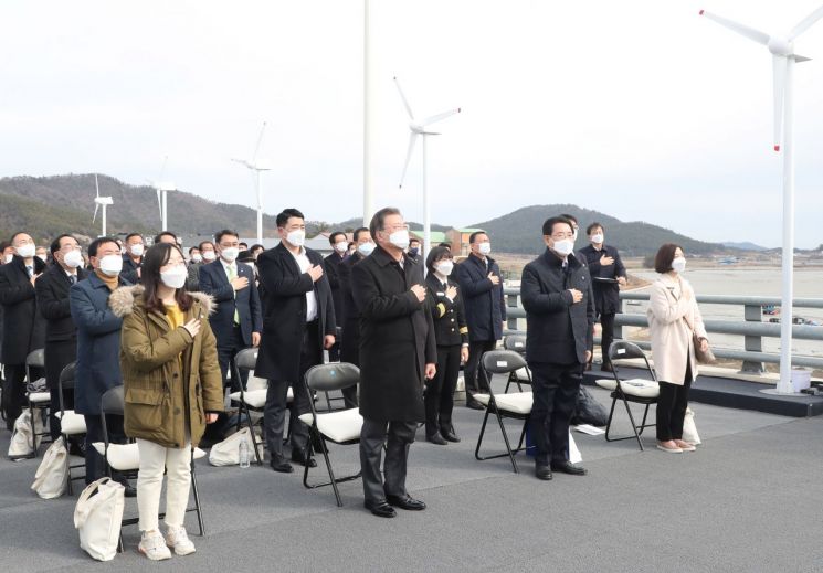 文대통령, 열번째 한국판 뉴딜 현장…세계최대 48조원 해상풍력 