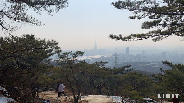아차산 해맞이광장에서 바라보는 잠실방면