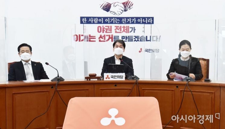 안철수 국민의당 대표가 지난 8일 국회에서 열린 최고위원회의에 참석, 모두발언을 하고 있다./윤동주 기자 doso7@