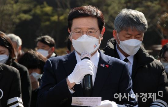 고 강신석 목사를 추도하는 이용섭 광주광역시장.