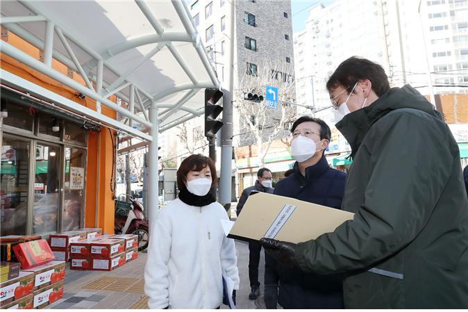 채현일 영등포구청장 18개 동 현장 찾아 주민과 소통 행보 끝 어디?